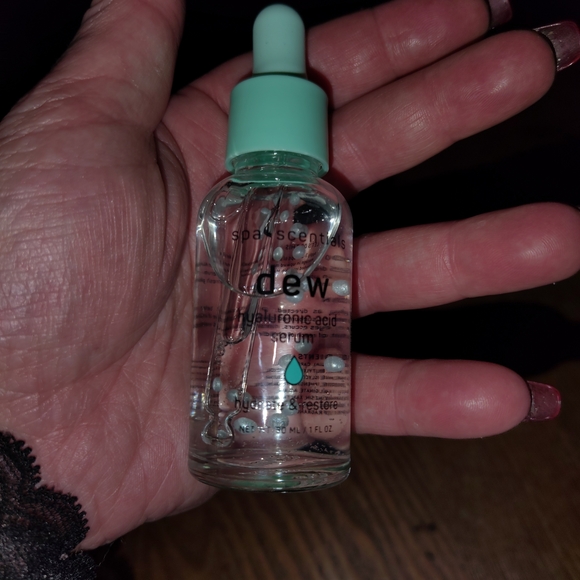 New Hyaluronic Acid Facial Serum - Picture 2 of 5